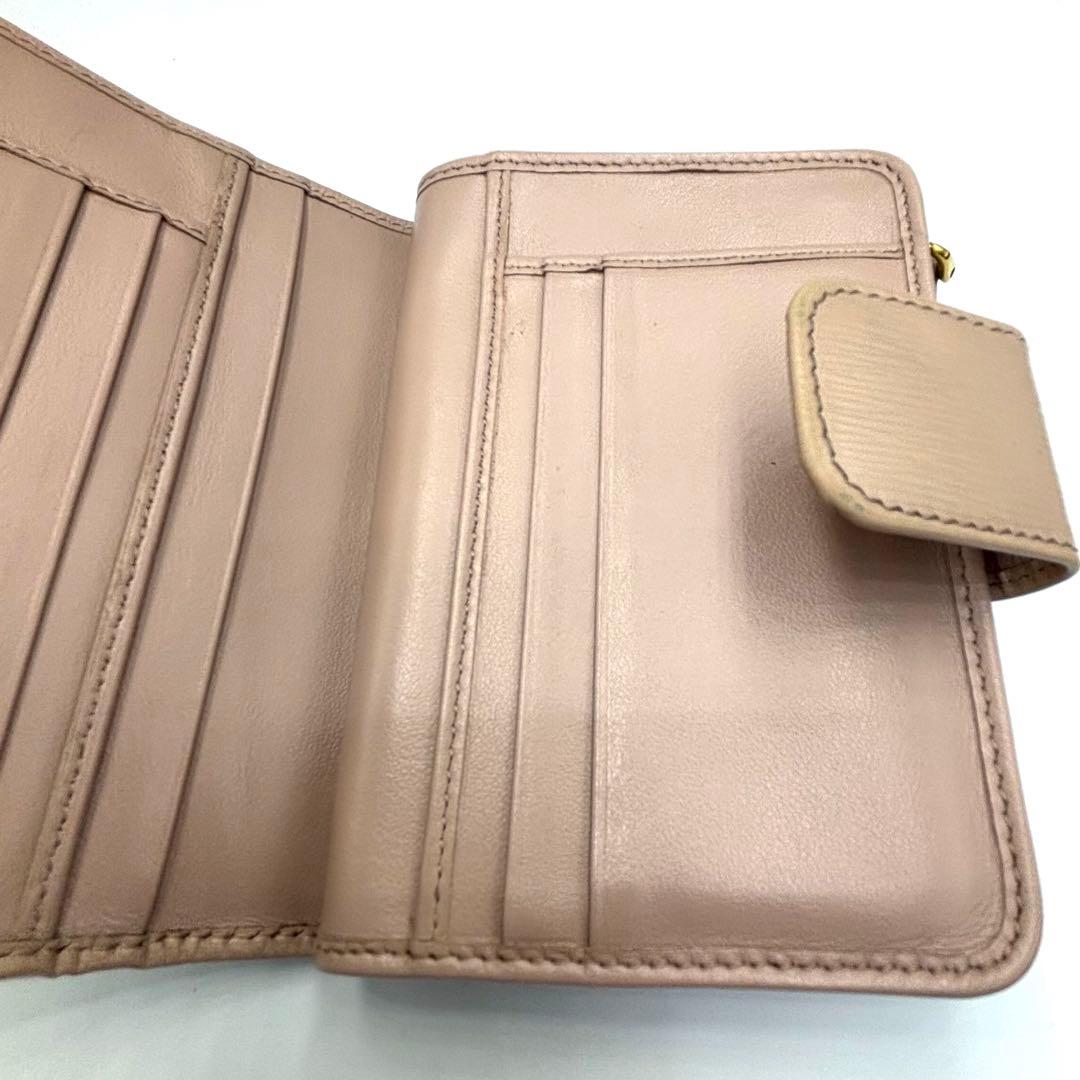 美品　PRADA 二つ折り財布 ベージュ レザー