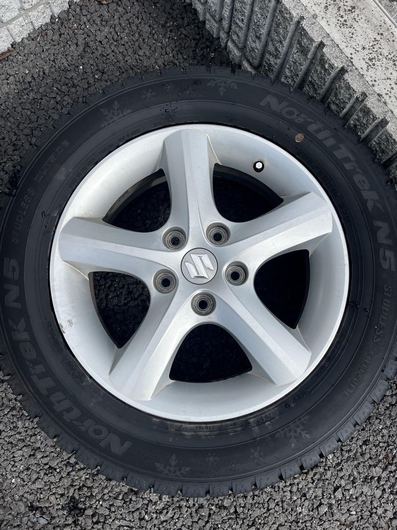 【2023年製】冬タイヤ　バリ山　16インチアルミホイール付　205/60R16