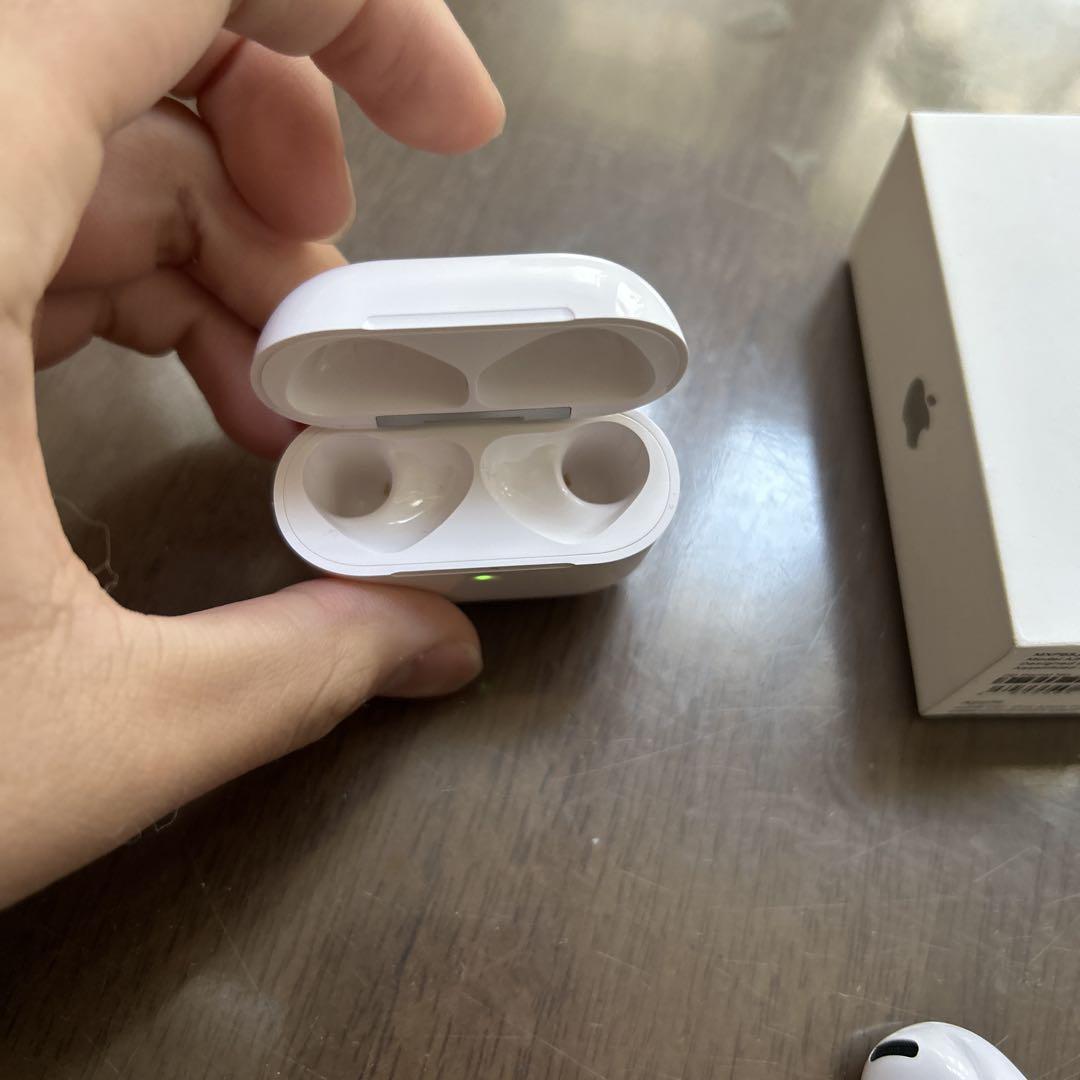 Apple AirPods第4世代　ノイズキャンセル搭載機