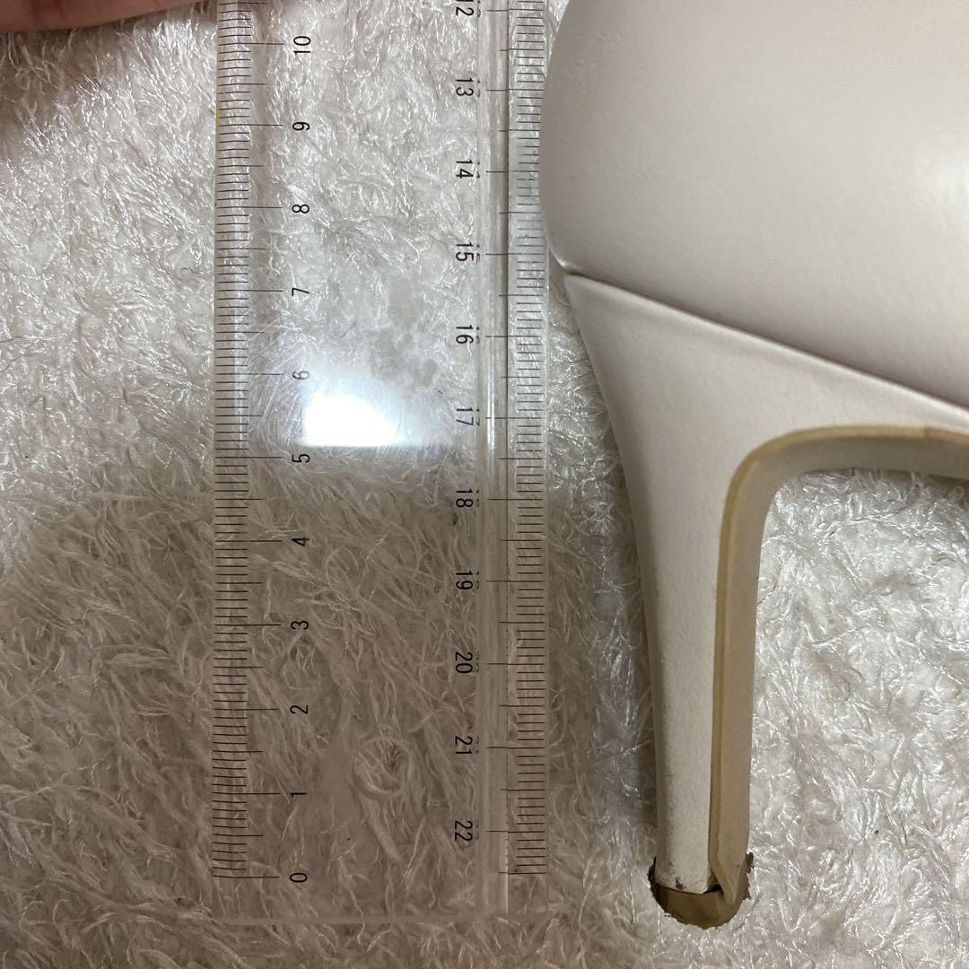ダイアナ　パンプス　白
