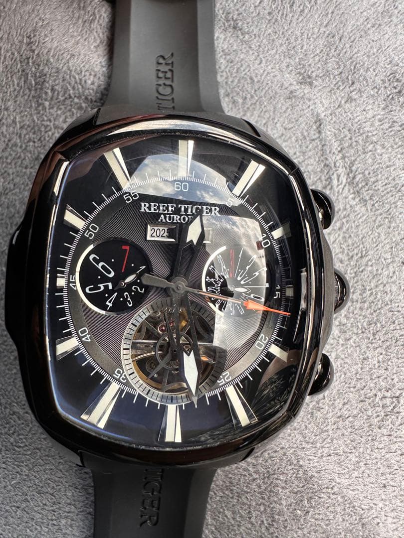 リーフタイガー　トゥールビヨン自動巻　ブラック