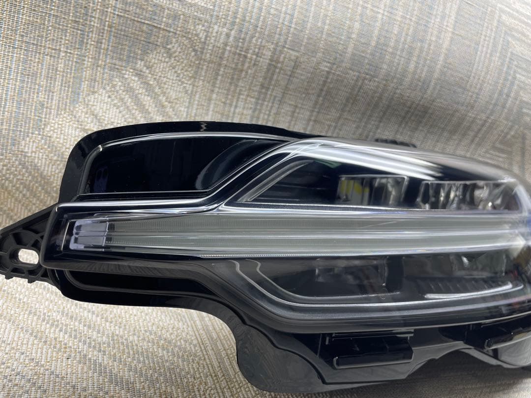 左側LEDヘッドライト