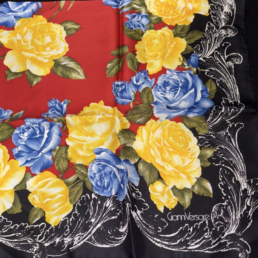 ジャンニヴェルサーチ メデューサ スカーフリング コンビカラー ジャンニヴェルサーチェ スカーフ 希少 薔薇 華やか SILK100