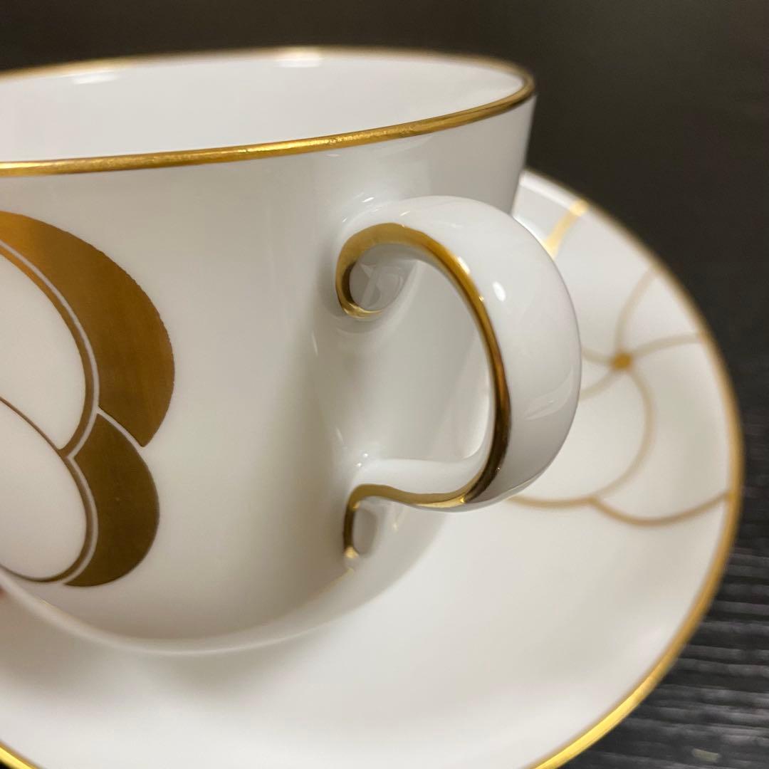 大倉陶園 ペアカップ 紅白金彩梅柄 モーニングカップ 大倉陶園 ペアカップ 紅白金彩梅柄 モーニングカップ