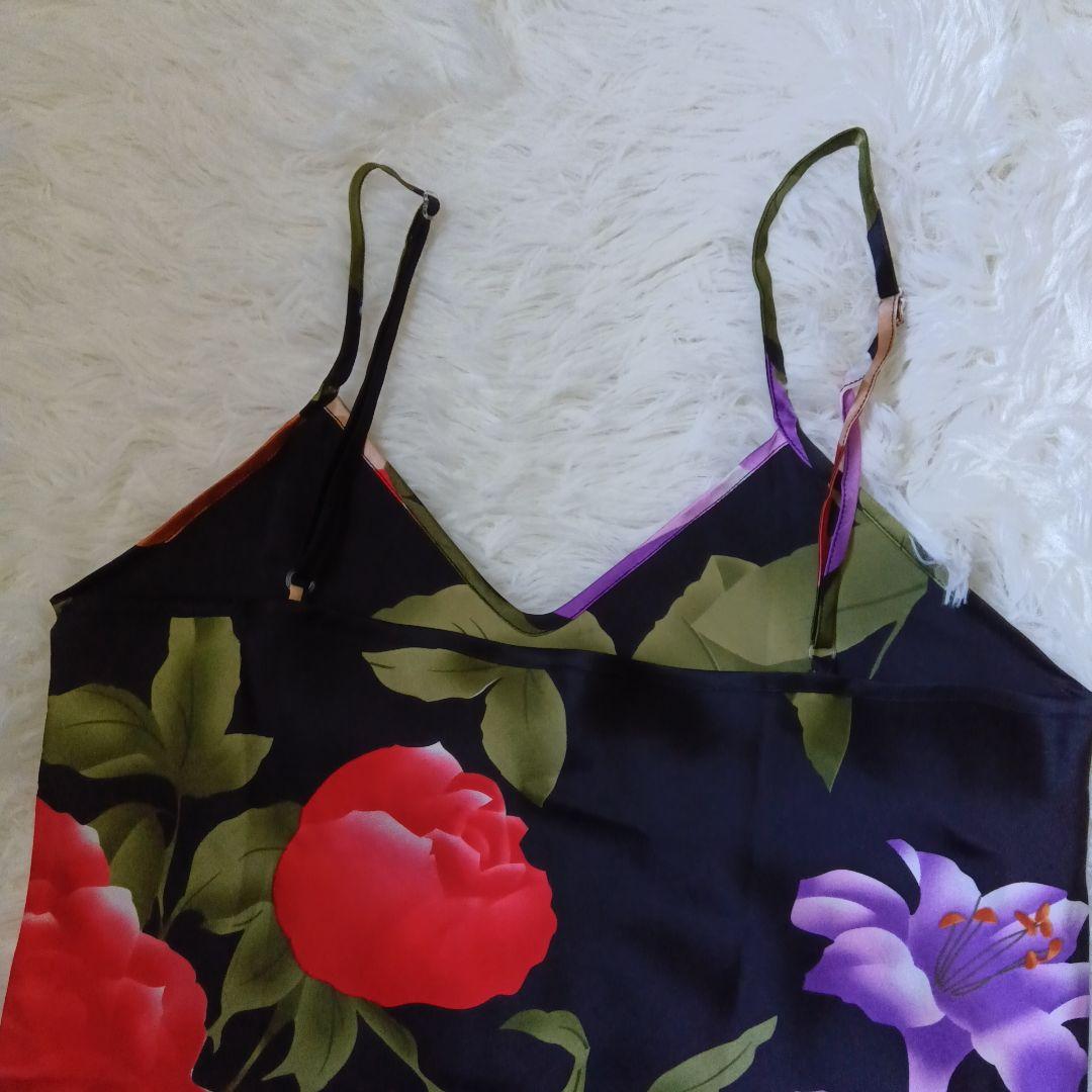 新品未使用　オールシルクの 極上ルームウェア2点セット meige 花柄ローブ