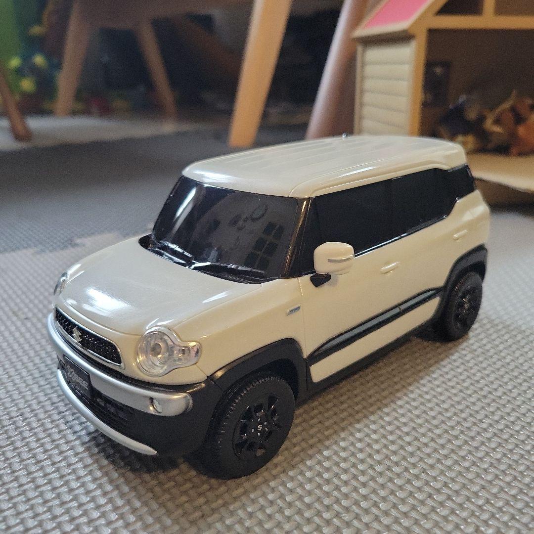 スズキ　カラーサンプルミニカー　クロスビー　ピュアホワイトパール　1/18サイズ スズキ カラーサンプルミニカー クロスビー ピュアホワイト