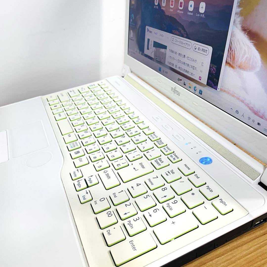 富士通ホワイトノートパソコンSSD Windows11 オフィスDVDWi-Fi