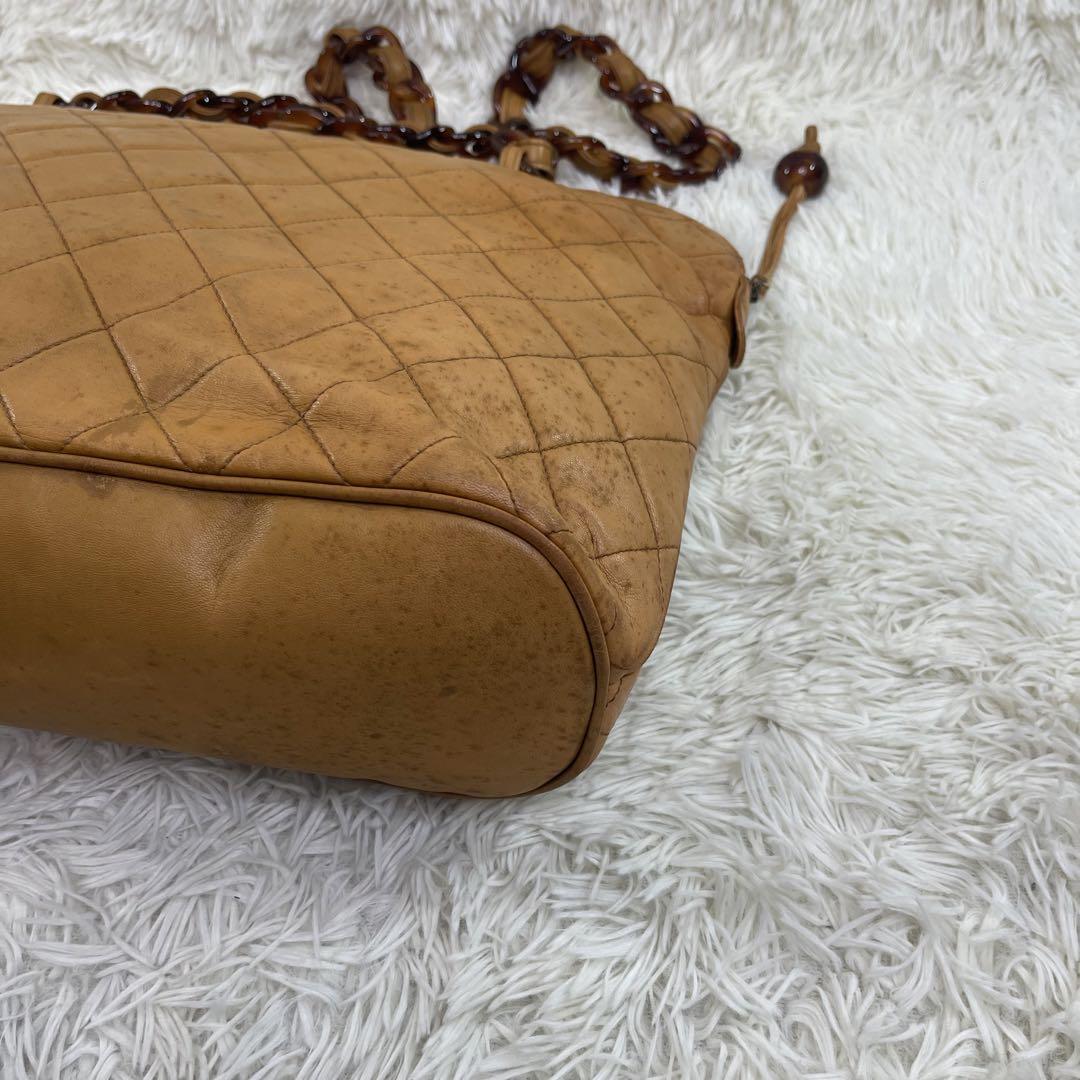 CHANEL ショルダーバッグ　マトラッセ　オールレザー  プラスチックチェーン