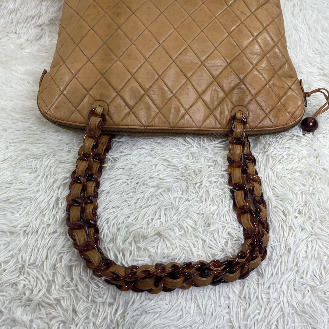 CHANEL ショルダーバッグ　マトラッセ　オールレザー  プラスチックチェーン
