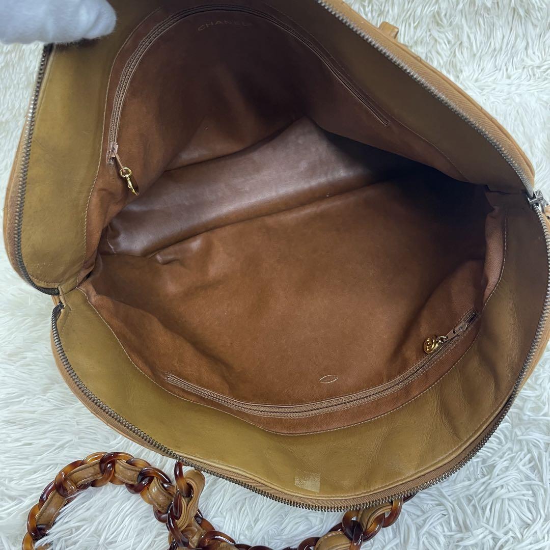 CHANEL ショルダーバッグ　マトラッセ　オールレザー  プラスチックチェーン