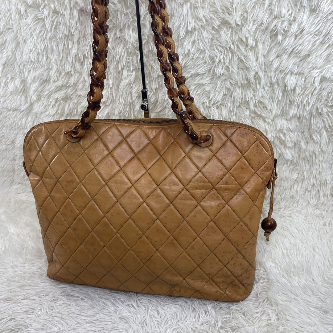 CHANEL ショルダーバッグ　マトラッセ　オールレザー  プラスチックチェーン