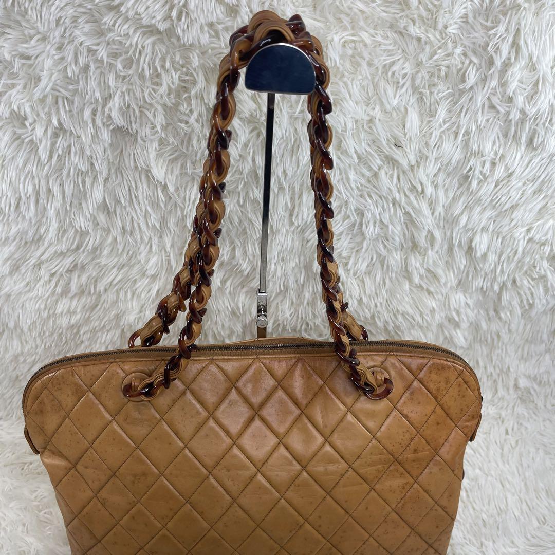 CHANEL ショルダーバッグ　マトラッセ　オールレザー  プラスチックチェーン