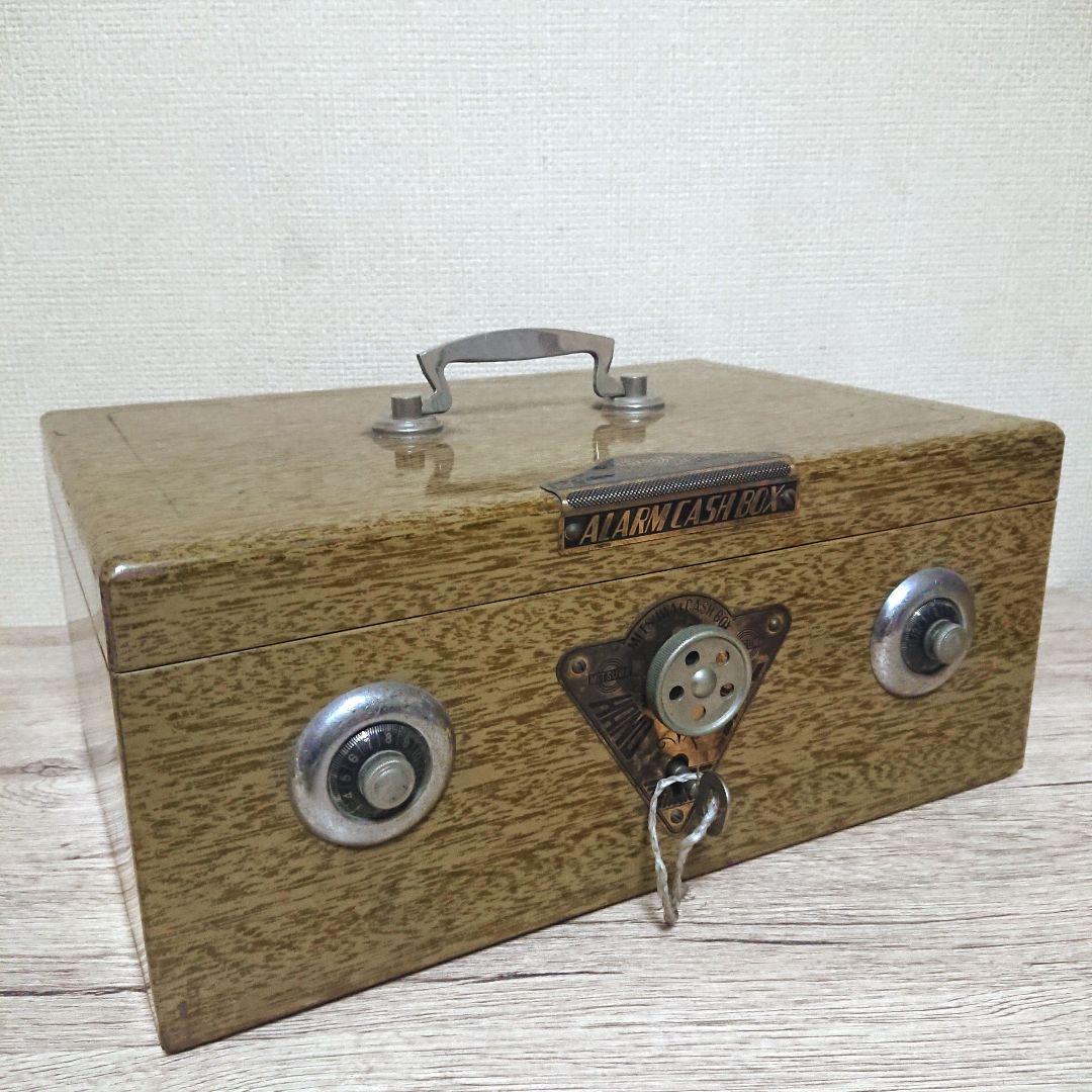 【未使用・開封済】黒ミャクミャク貯金箱 未使用・開封済】黒ミャクミャク貯金箱 - メルカリ