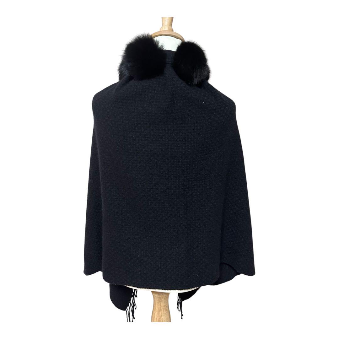 希少【美品】カシミヤ100% フォックスファー ショール ポンチョ 大判 カシミヤ100%】フォックスファー付きポンチョ 黒 リアルファー
