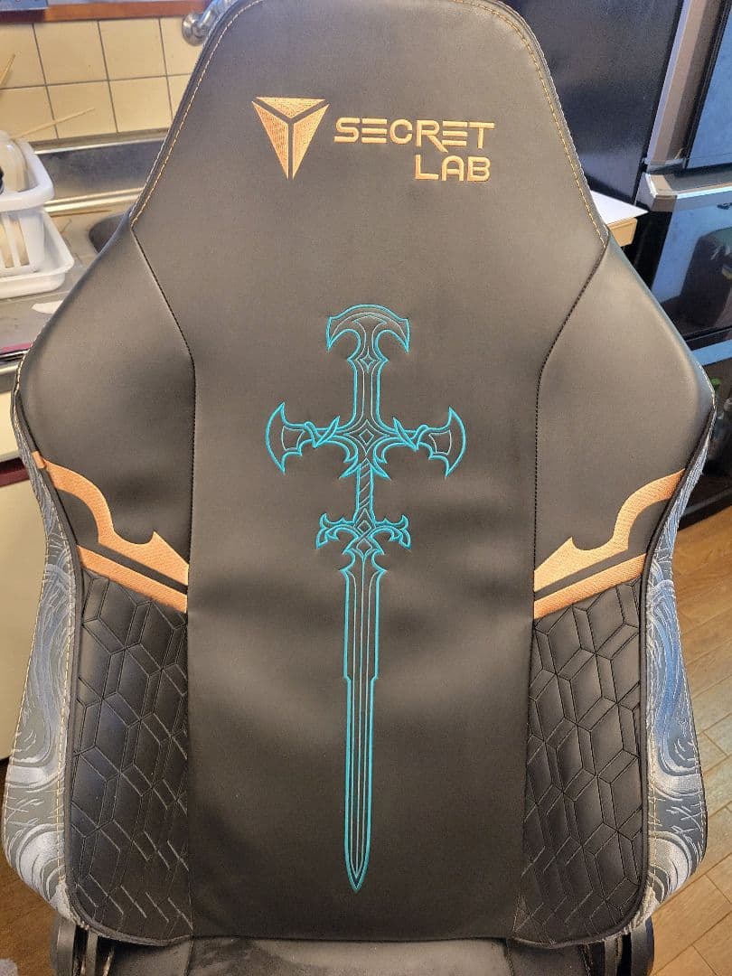 ゲーミングチェア目立った傷や汚れなし