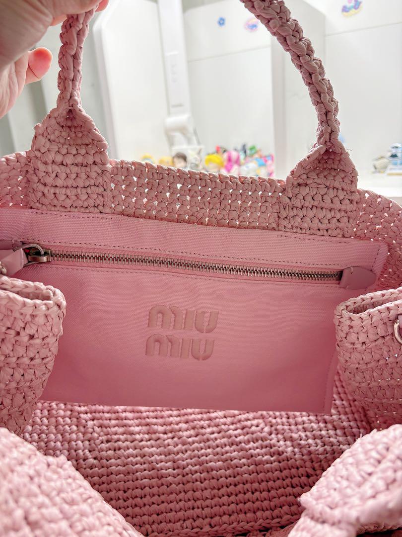 MIUMIU ピンクの編み物かごバッグ ラフィアエフェクトウーブン