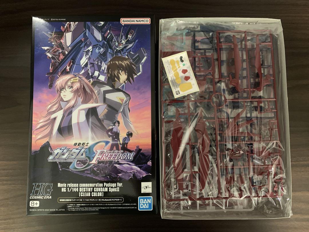 劇場限定HGライジングフリーダムガンダム&デスティニーガンダム　クリアカラー