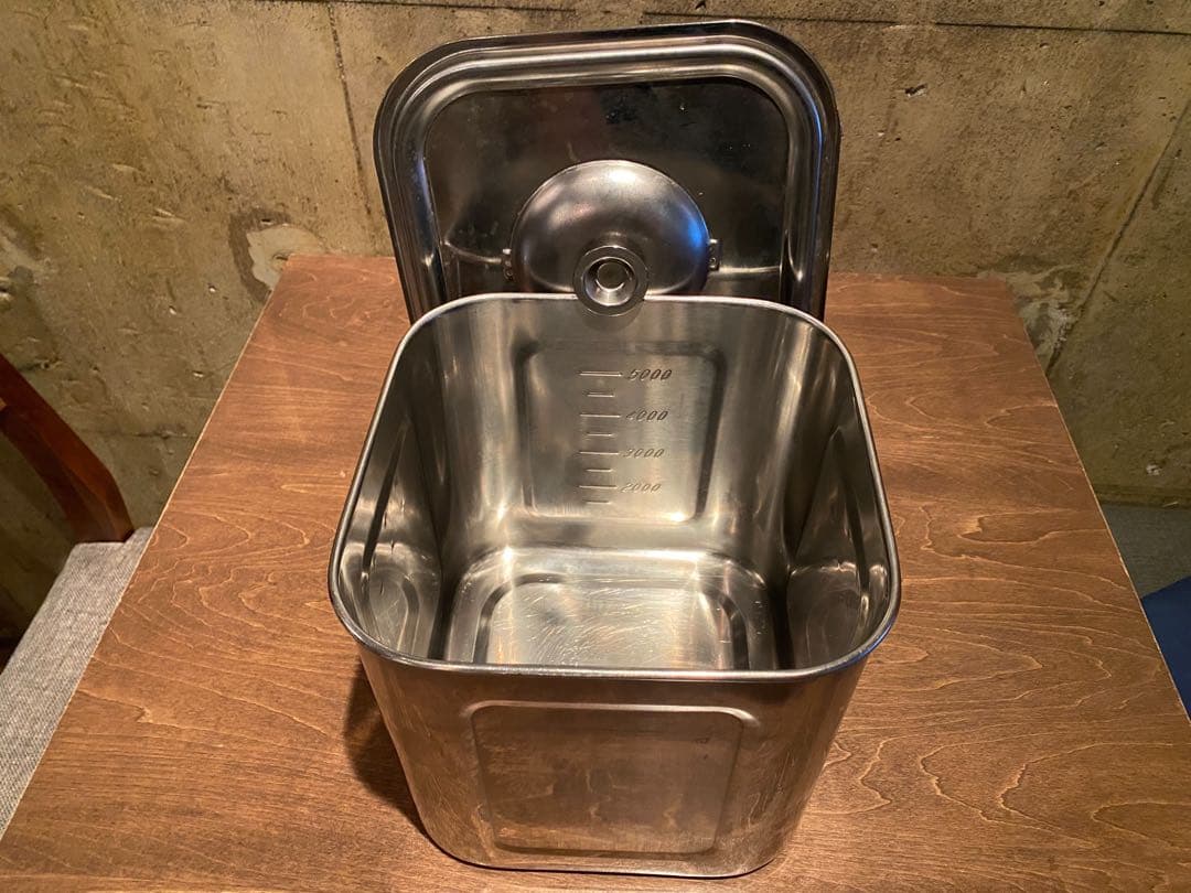 ステンレス 角ポットとシノワとザルとボウル