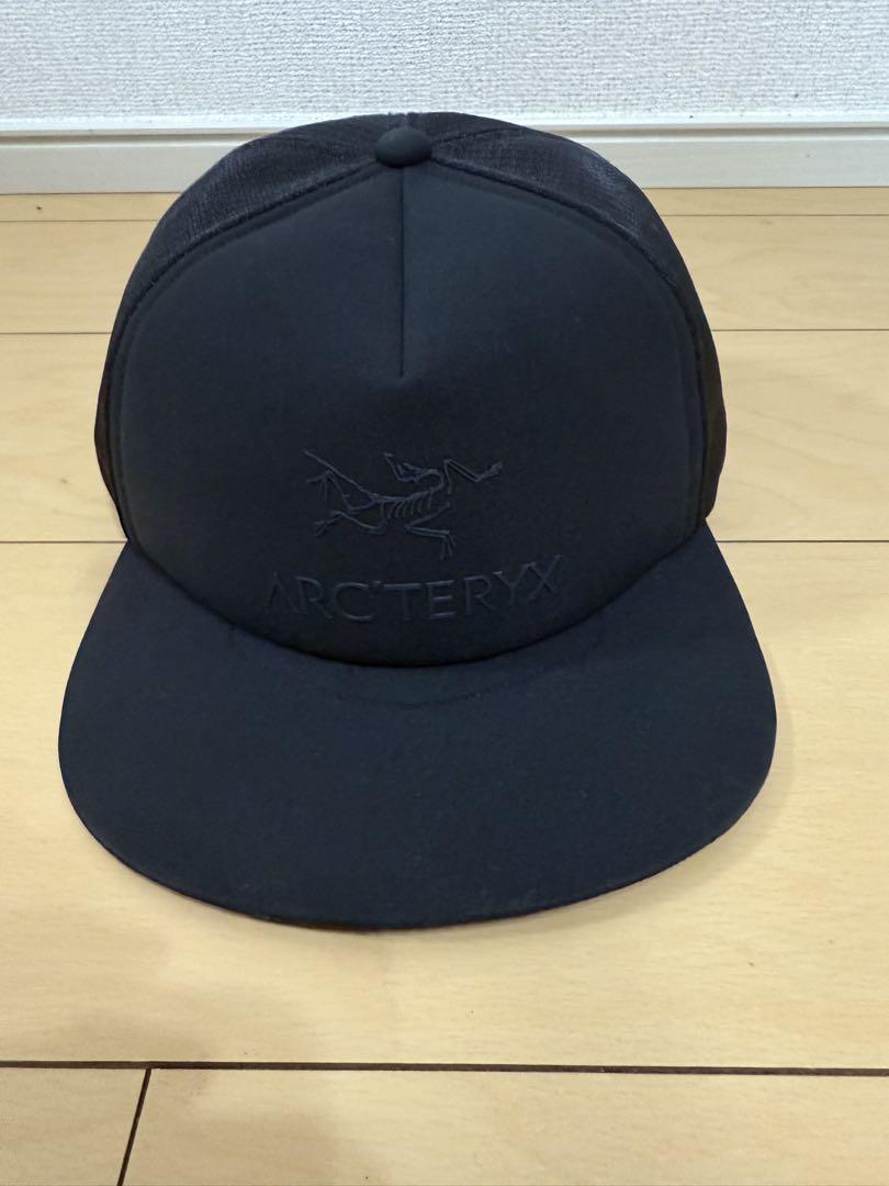 ARC'TERYX ブラックメッシュキャップ ARC'TERYX アークテリクス Logo Trucker Hat ロゴ トラッカー