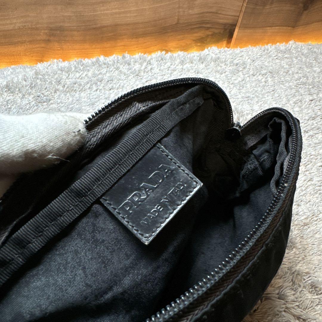 PRADA プラダ ポーチ 化粧ポーチ 小物入れ ナイロン 三角プレート