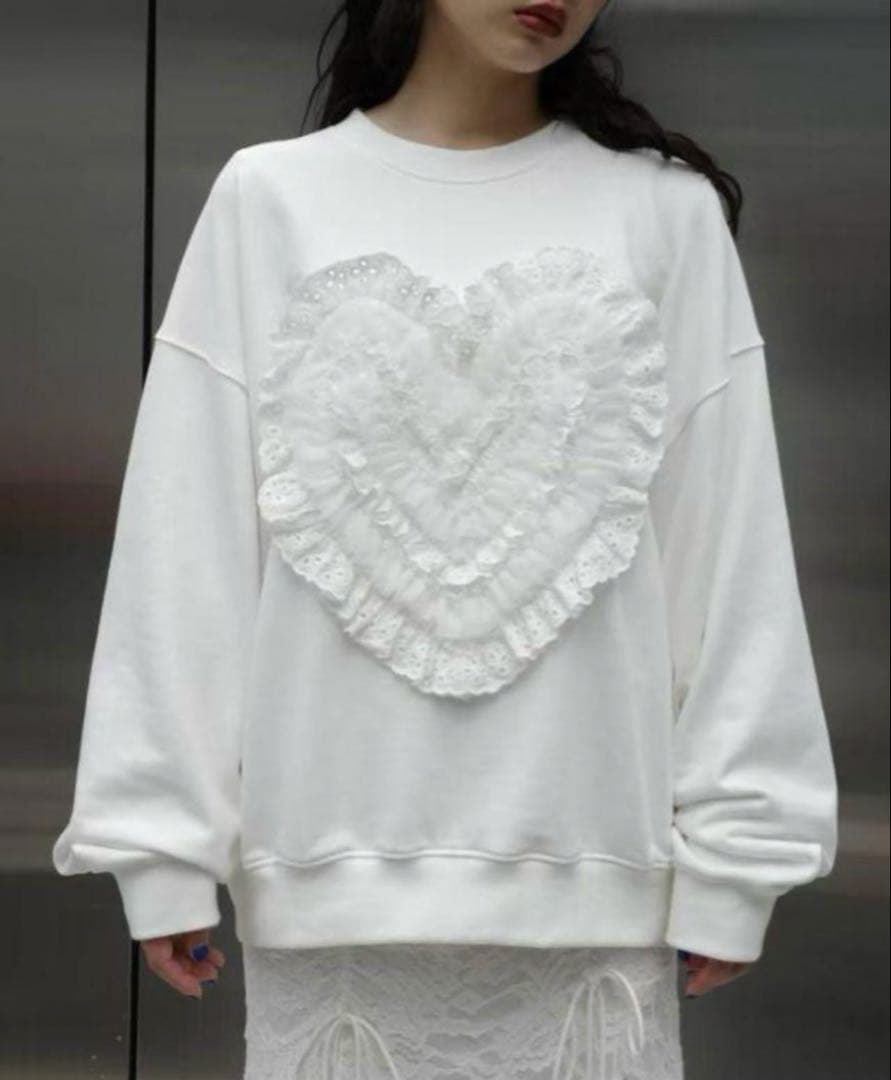 POPPY COTTON LACE HEART SWEATSHIRT
