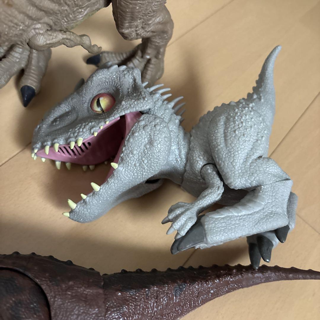 ジュラシックワールド　恐竜3体