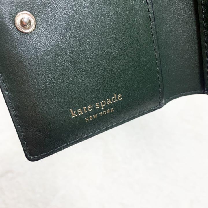 大得価在庫 kate spade new york ニコラ ツイストロック 2つ折り 緑 AZX2L-m52118073226 爆買い好評