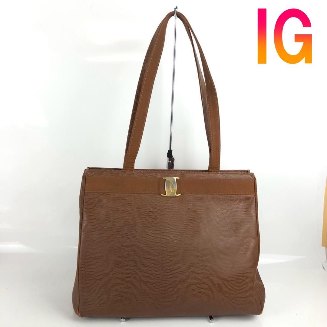 Salvatore Ferragamo サルヴァトーレフェラガモ ヴァラリボン