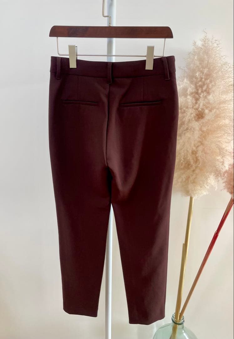 ルーニィ新品⭐️定番⭐️マキアージュセンターラインパンツタックテーパードパンツ ルーニィ新品⭐️定番⭐️マキアージュセンターラインパンツタックテーパードパンツ