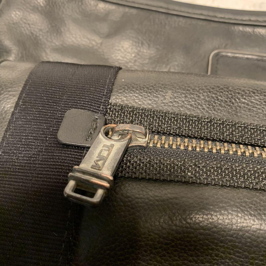 TUMI TICON Leather Sling ボディバッグ ヴィンテージ加工