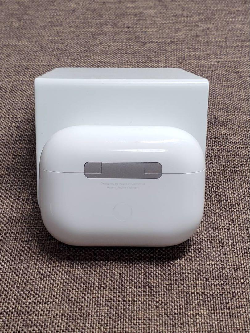 Apple AirPods Pro 第2世代 充電ケースのみ072