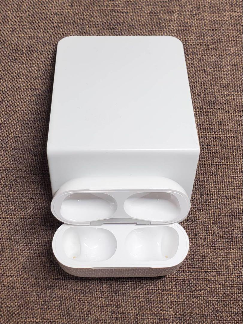 Apple AirPods Pro 第2世代 充電ケースのみ072