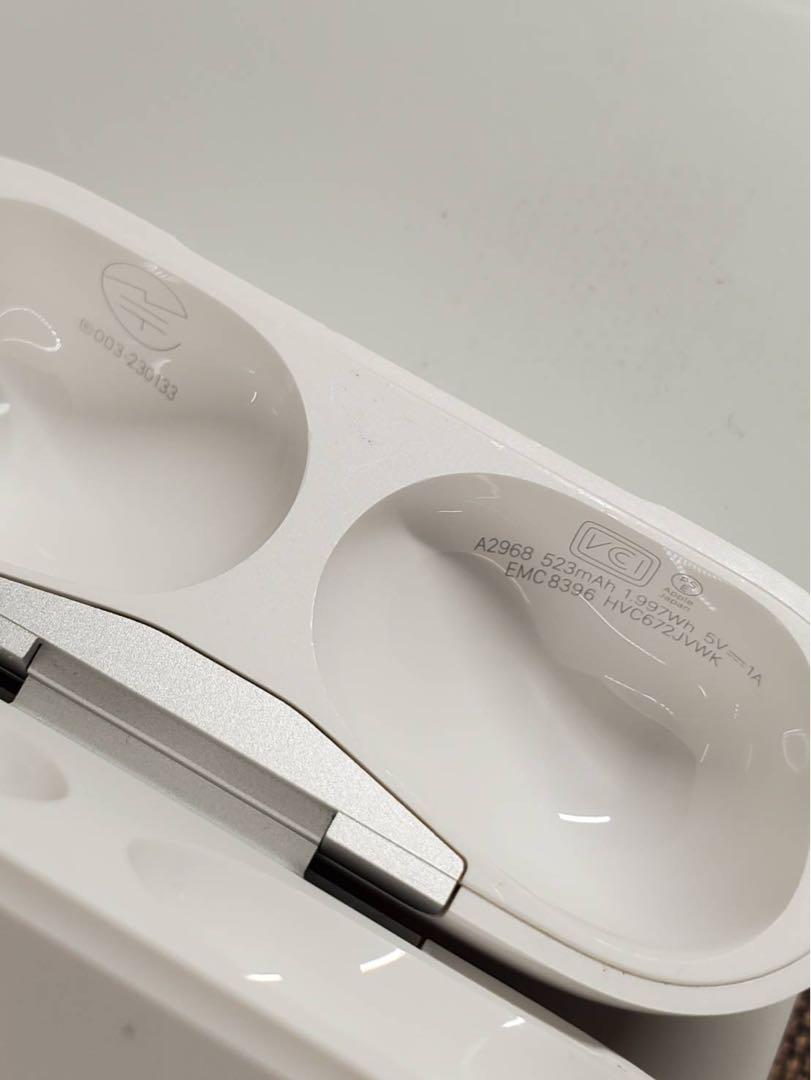 Apple AirPods Pro 第2世代 充電ケースのみ072