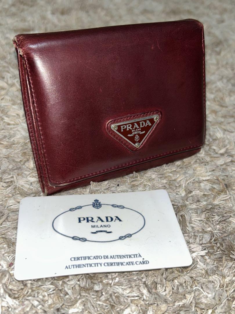 PRADA プラダ 三つ折り財布 三角プレートギャランティカード付き 赤