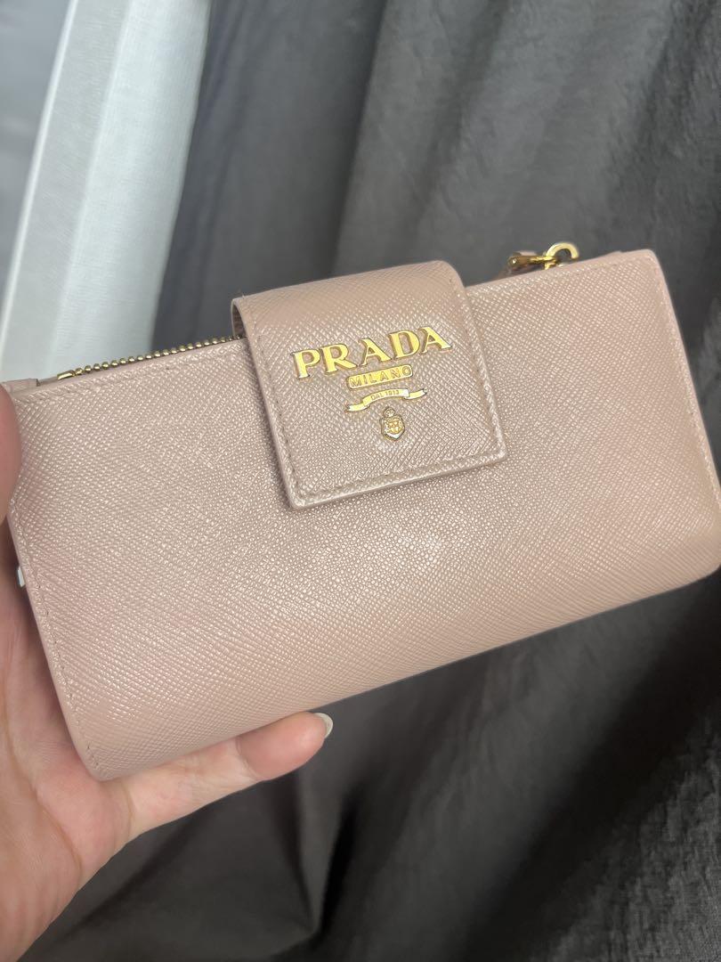 PRADA✨大きめロゴ　折り財布　サフィアーノ　メタル　ベージュ　レディース