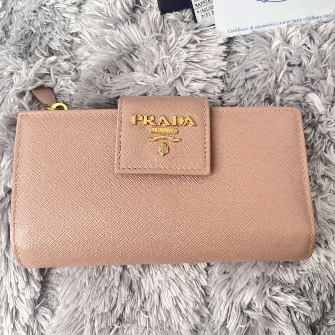 PRADA✨大きめロゴ　折り財布　サフィアーノ　メタル　ベージュ　レディース
