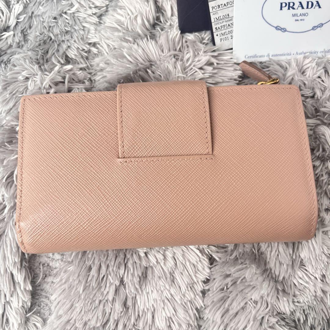 PRADA✨大きめロゴ　折り財布　サフィアーノ　メタル　ベージュ　レディース