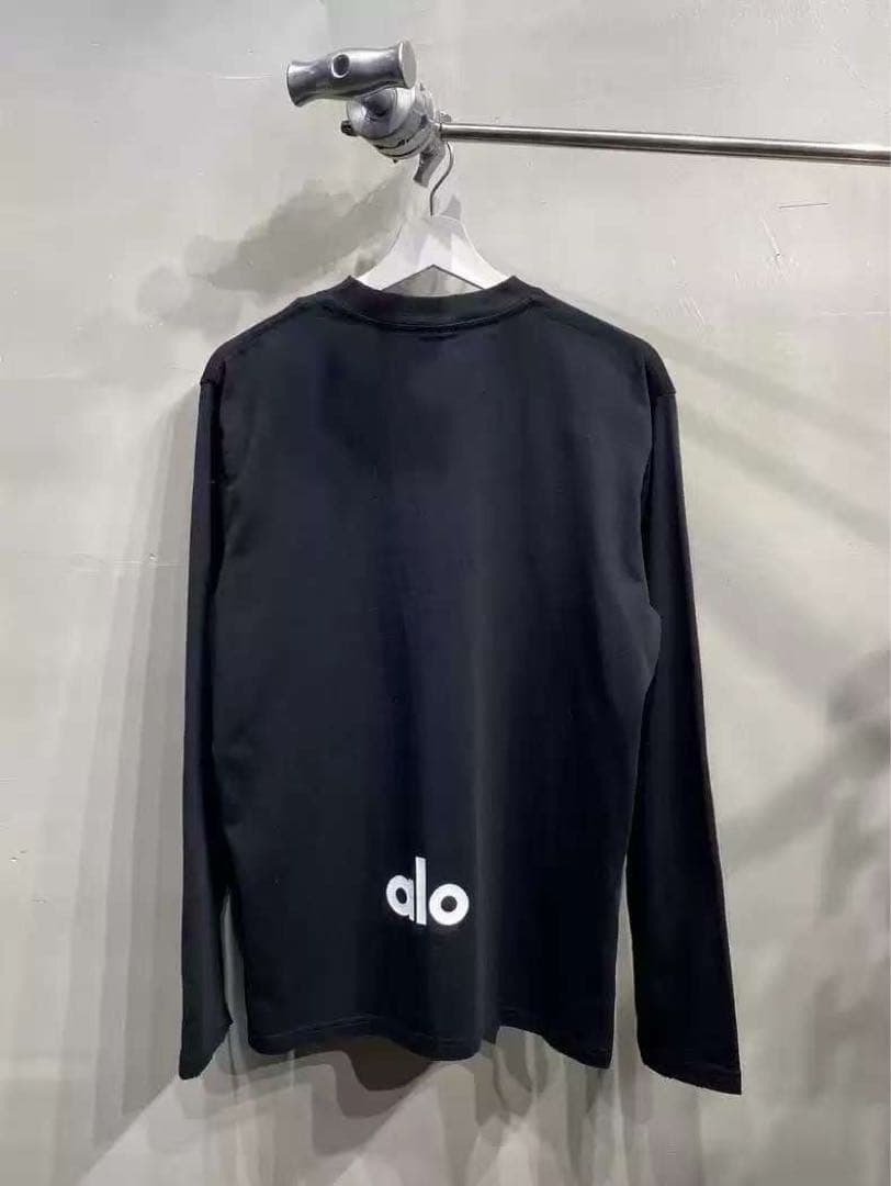 新品タグ付き　alo yoga ブラック トレーナー M Alo yoga トレーナー ブラックM Hy ALO Yoga(アロー) スウェット