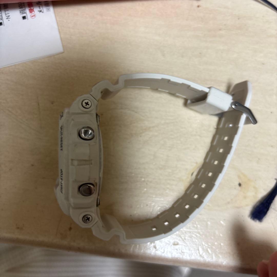 デジタル腕時計