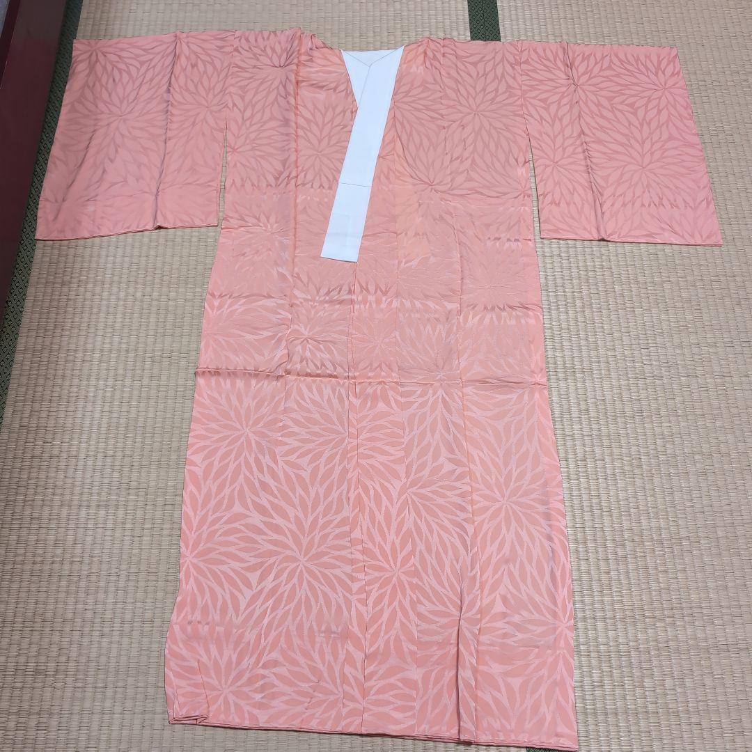 正絹しつけ糸付き長襦袢　サーモンピンク菊の地紋　丈131 裄63