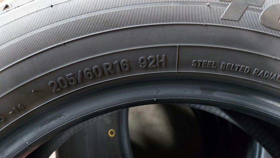 トーヨータイヤ 205/60R16 新品同様 夏タイヤ