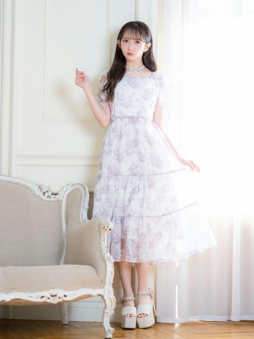 evelynクロスリボン花柄OP谷崎早耶　新品 evelynクロスリボン花柄OP谷崎早耶 新品 - メルカリ