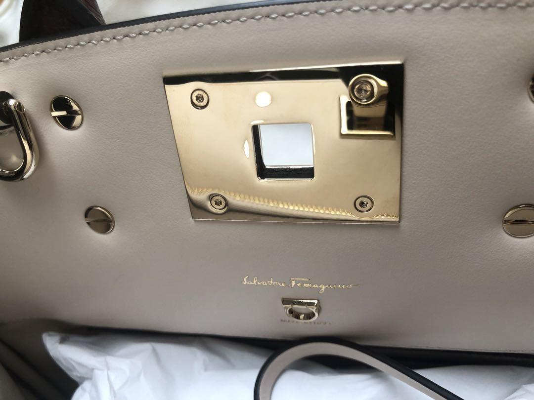 【美品】サルヴァトーレフェラガモ ガンチーニ　ラベンダー ベージュ ハンドバッグ Salvatore Ferragamo フェラガモ ガンチーニ レザー トップ