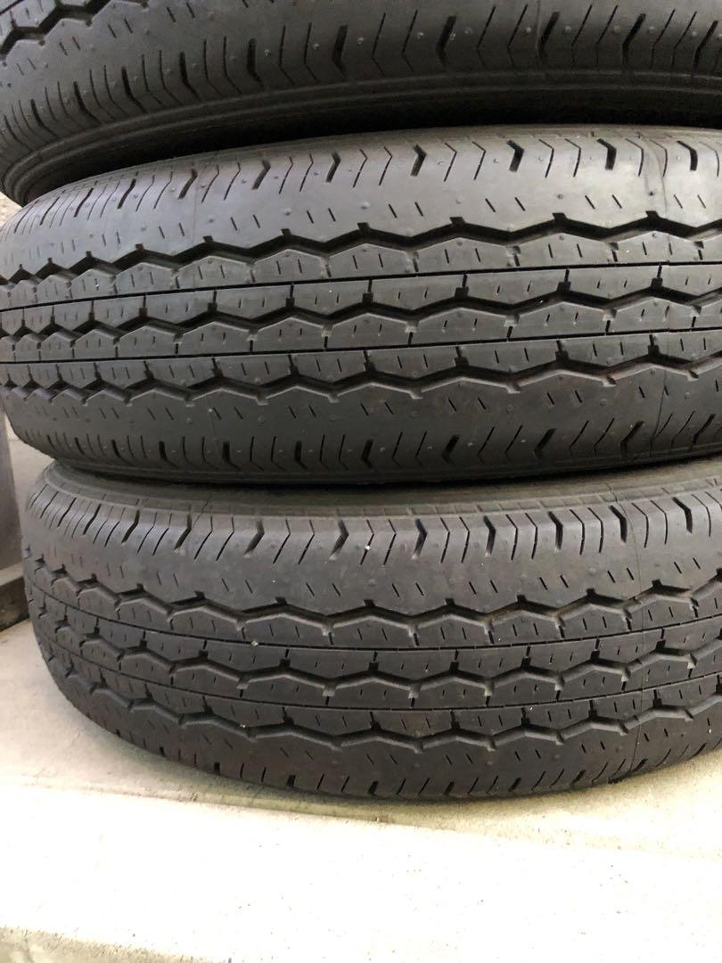 ハイエース　新車外し　タイヤ4本セット　15インチ