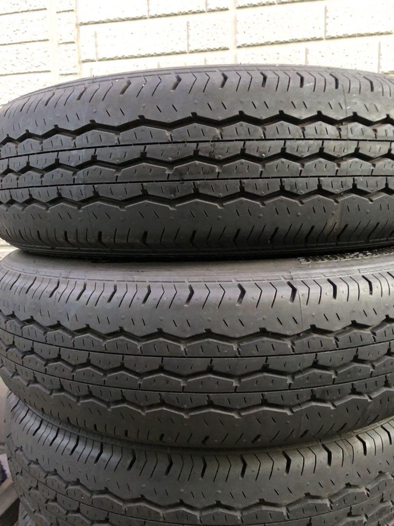 ハイエース　新車外し　タイヤ4本セット　15インチ