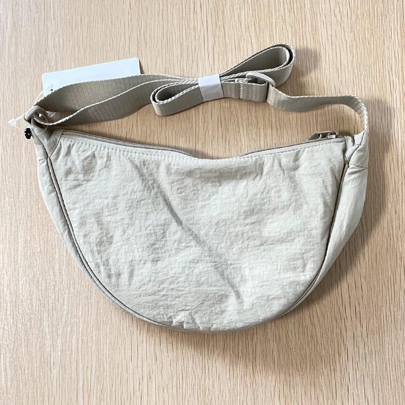 新品未使用 UNIQLO ラウンドミニショルダーバッグ ナチュラル 本物 かばん