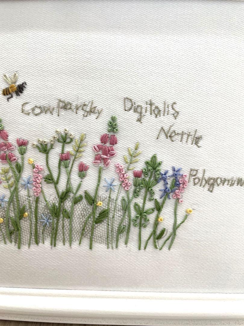 青木和子 刺繍 完成品 ①ジキタリスのボーダーガーデン ②