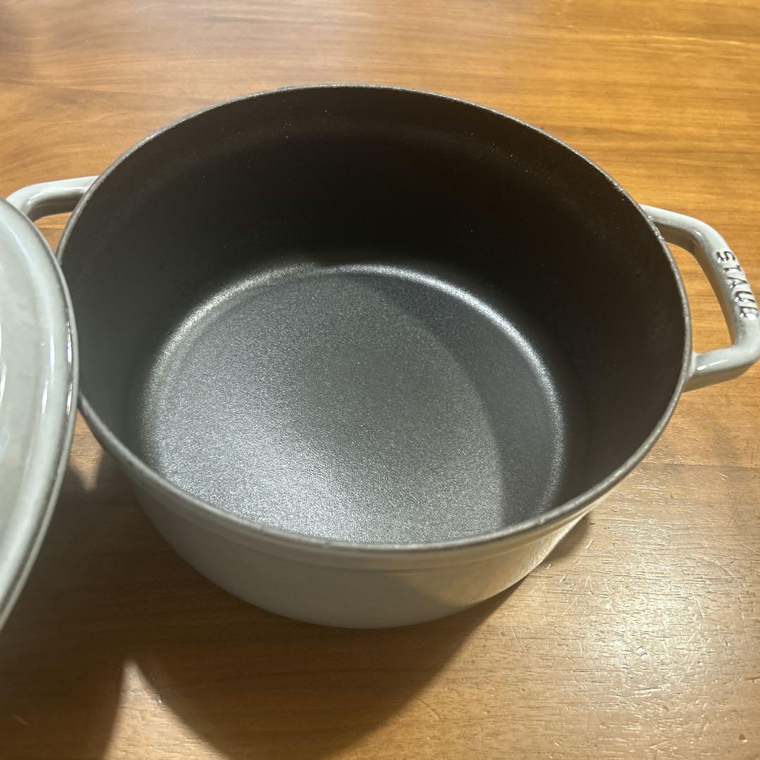 F*可様 staub ストウブ ココット ラウンド グレー24cm