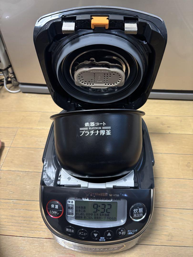 ZOJIRUSHI 圧力IH炊飯ジャー 極め炊きNP-RT05型 2024年製