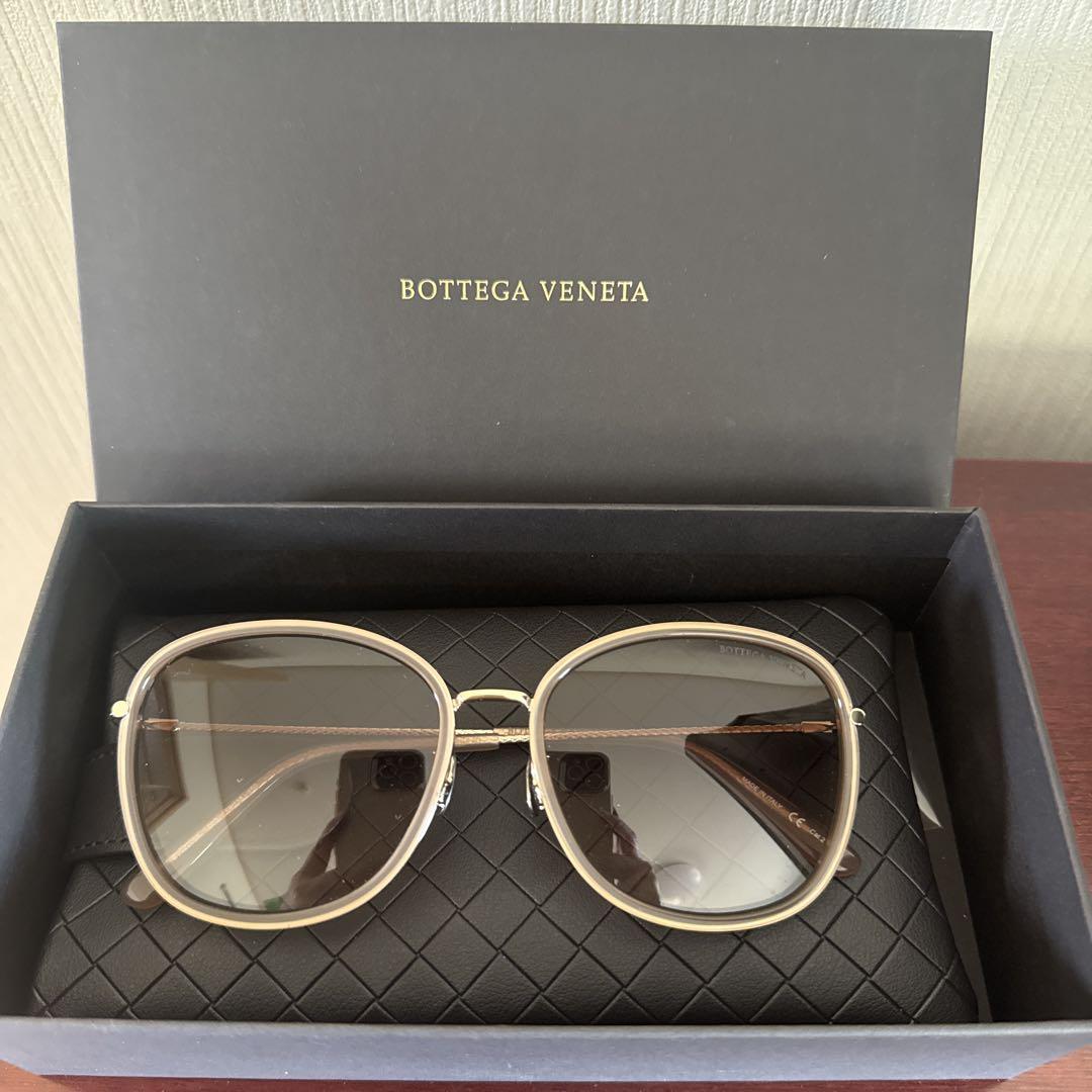 Bottega Veneta オーバーサイズサングラス